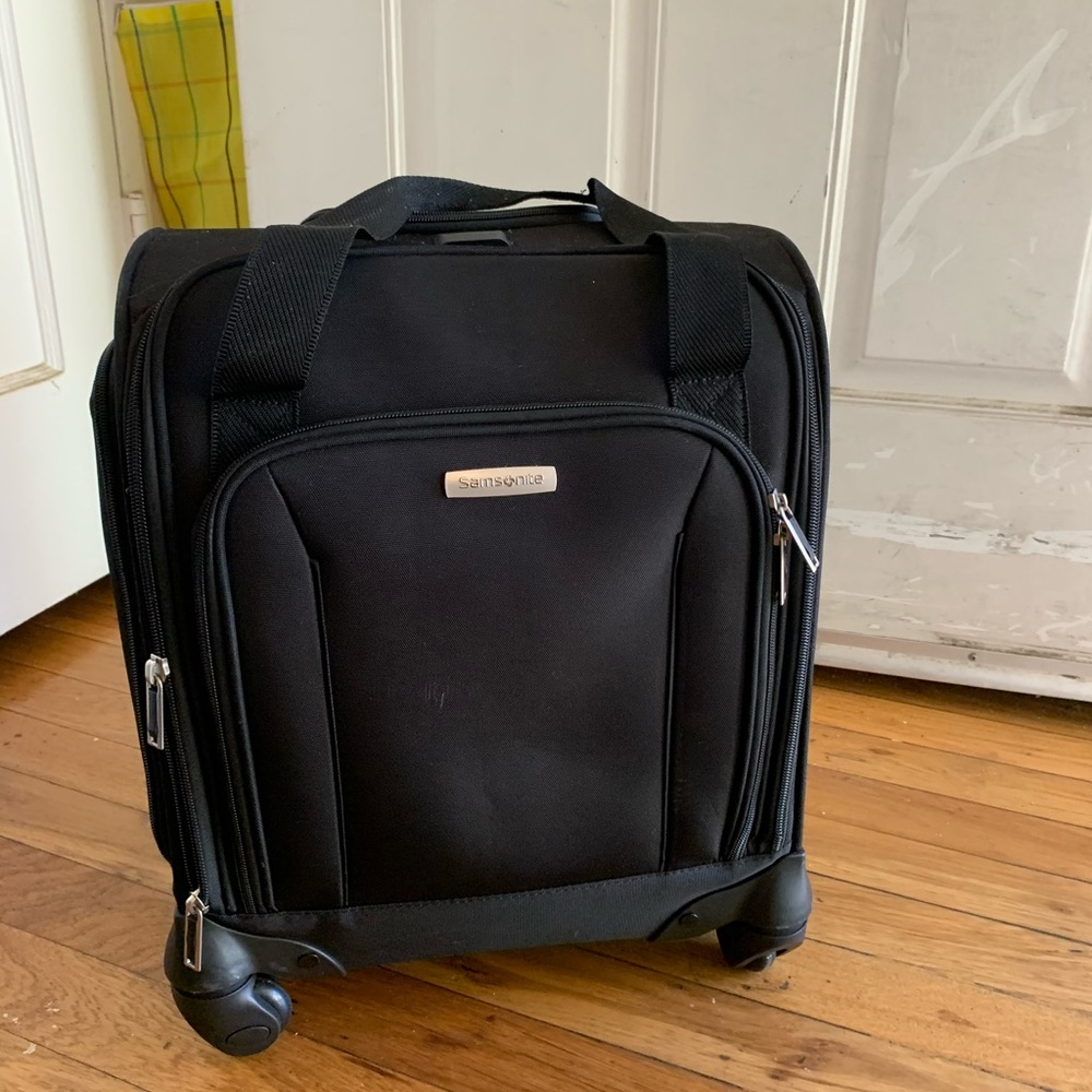 Samsonite small spinner suitcase.